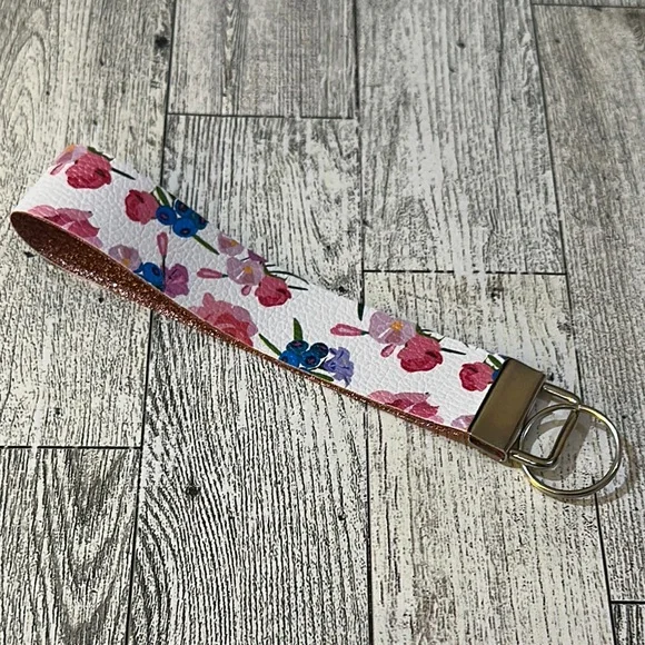 Handmade Floral Keychain with Gold Accent - Picture 1 of 2